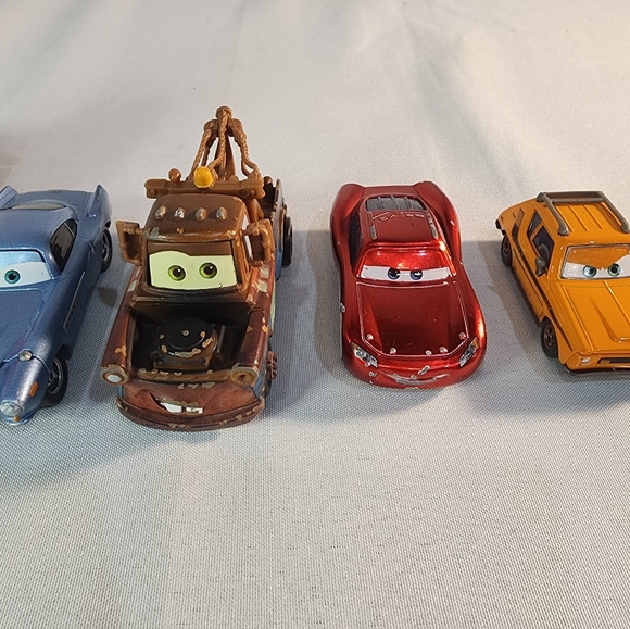 Lot of 5 Disney Pixar Cars Diecast: Mac, Mater, Lightning McQueen - Picture 3 of 14